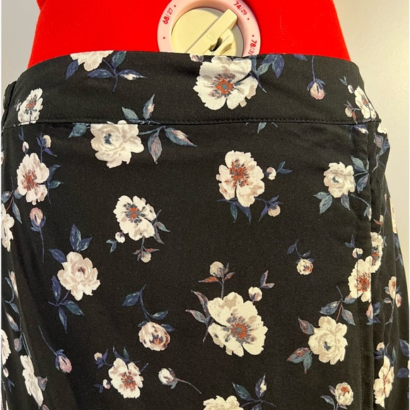 Black floral skirt sz S - Picture 3 of 9